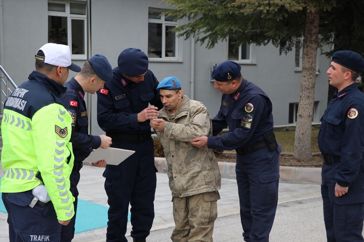 Yozgat'ta Aile ve Sosyal Hizmetler İl Müdürlüğü ile İl Jandarma Komutanlığı ekipleri, bir...