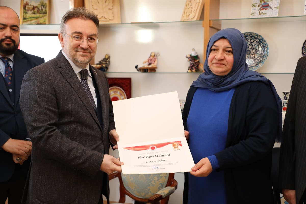 Yozgat'ta şehit yakınları ve gaziler için hayata geçirilen "Vefa Üniversitesi" ilk mezunlarını...