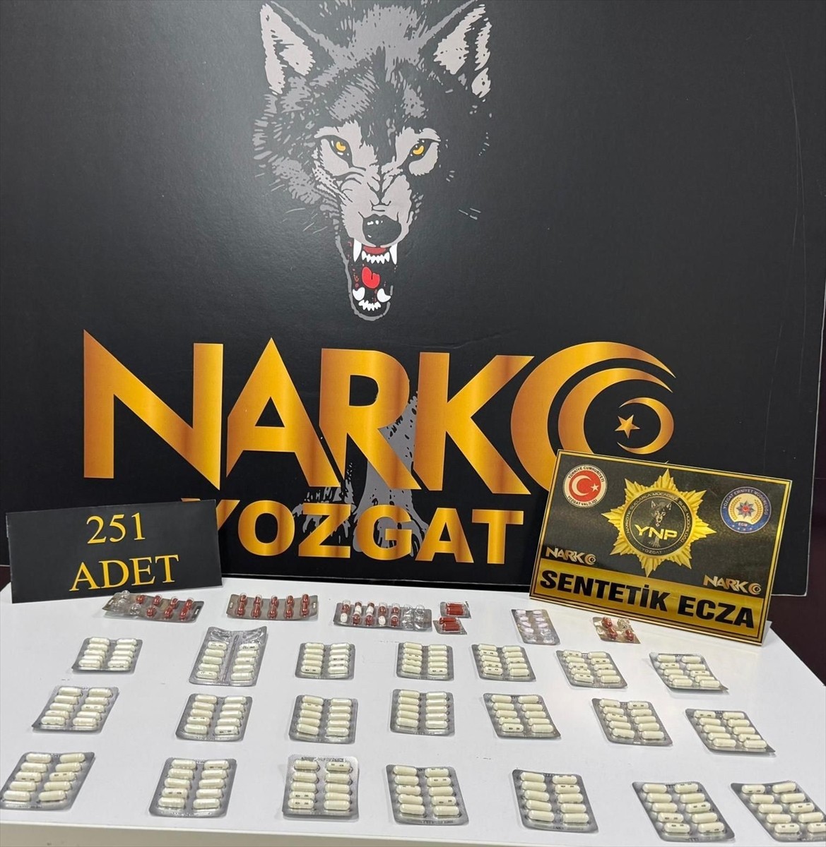 Yozgat'ta uyuşturucu satıcılarına yönelik operasyonda gözaltına alınan 3 zanlı tutuklandı....