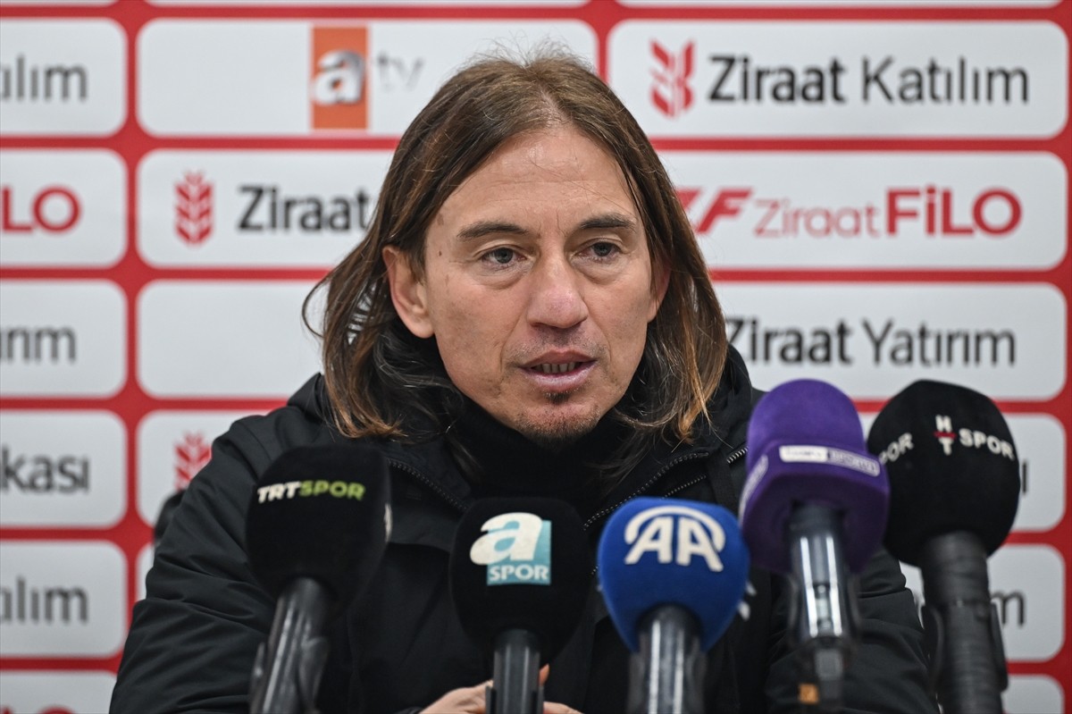  Ziraat Türkiye Kupası C Gurubu ikinci maçında Galatasaray'a 4-1 yenilen Geosis Boluspor'un teknik...