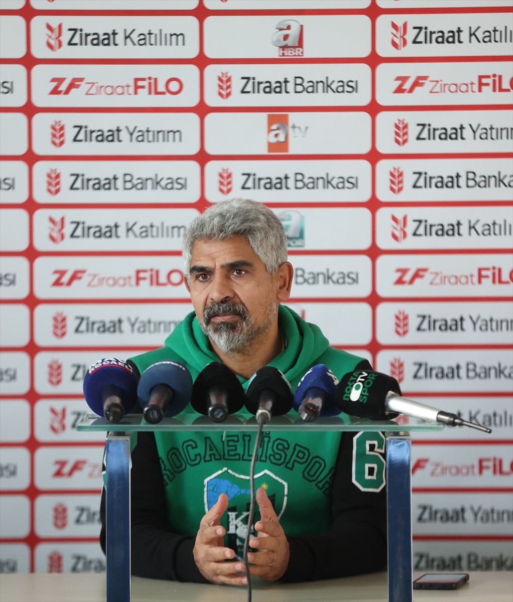 Ziraat Türkiye Kupası D Grubu üçüncü maçında Kırklarelispor'u 3-1 yenen Kocaelispor'da teknik...