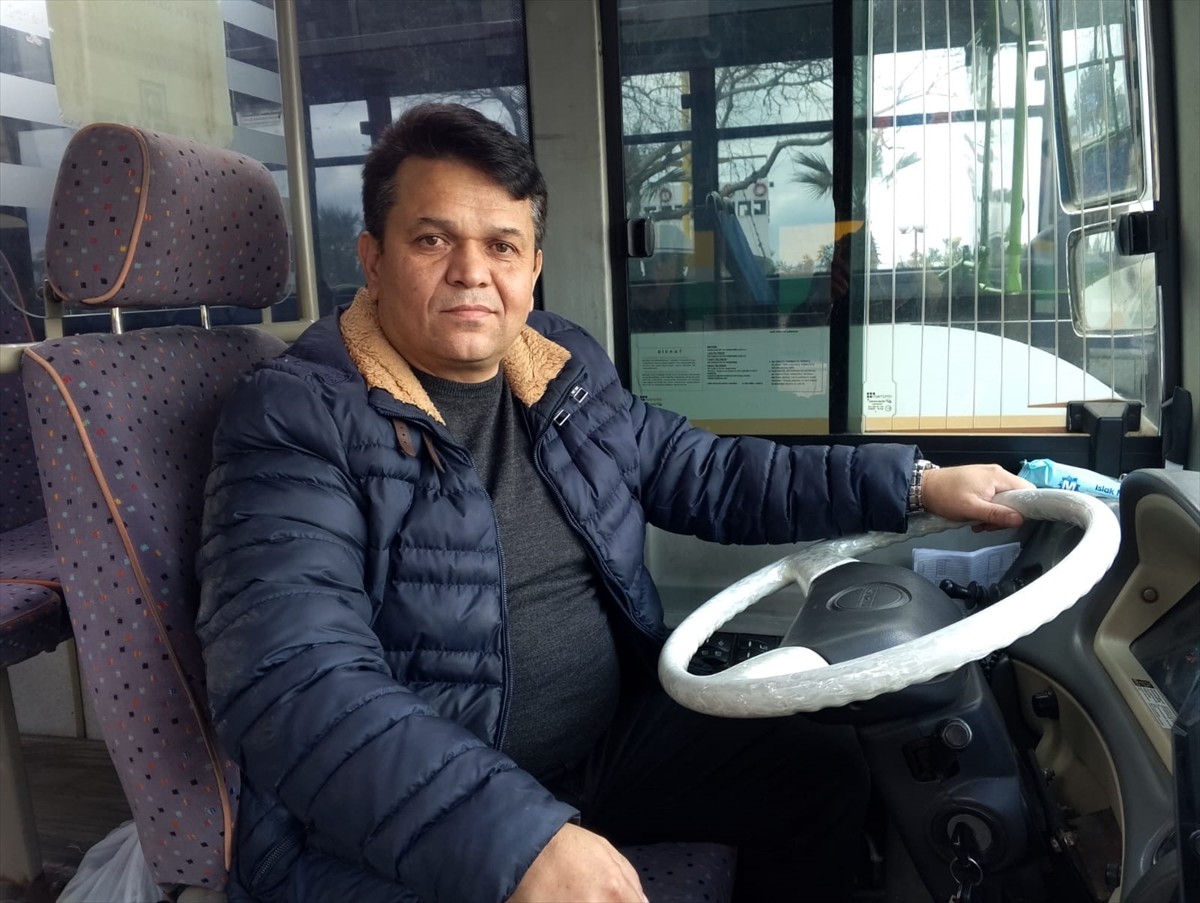 Zonguldak'ta özel halk otobüsü şoförü Murat Turan, fenalaşan yolcuyu güzergahını değiştirerek...