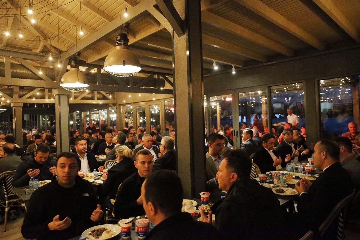 21. ve 24. dönem milletvekili Aydın Ayaydın, Muğla'nın Fethiye ilçesinde iftar verdi. Programa AK...