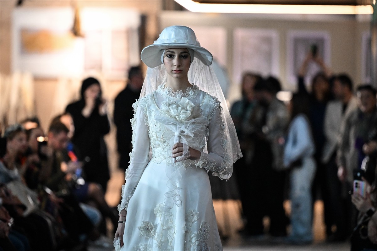 Adana'da, 18-14 Mart Yaşlılara Saygı Haftası etkinlikleri kapsamında "Annemin Sandığından...