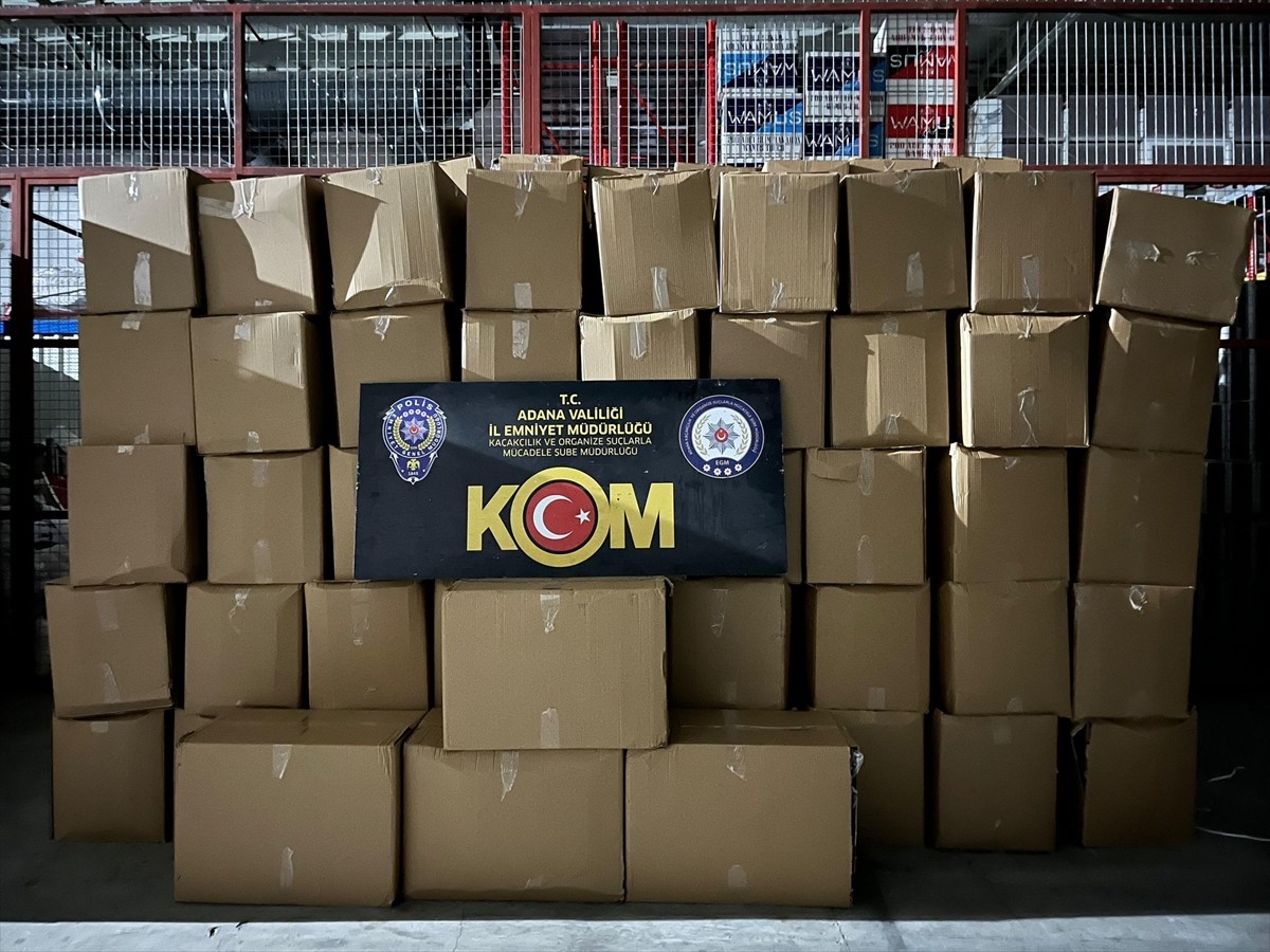 Adana'da 4 milyon 125 bin makaron (filtreli sigara kağıdı) ele geçirildi, 1 şüpheli...