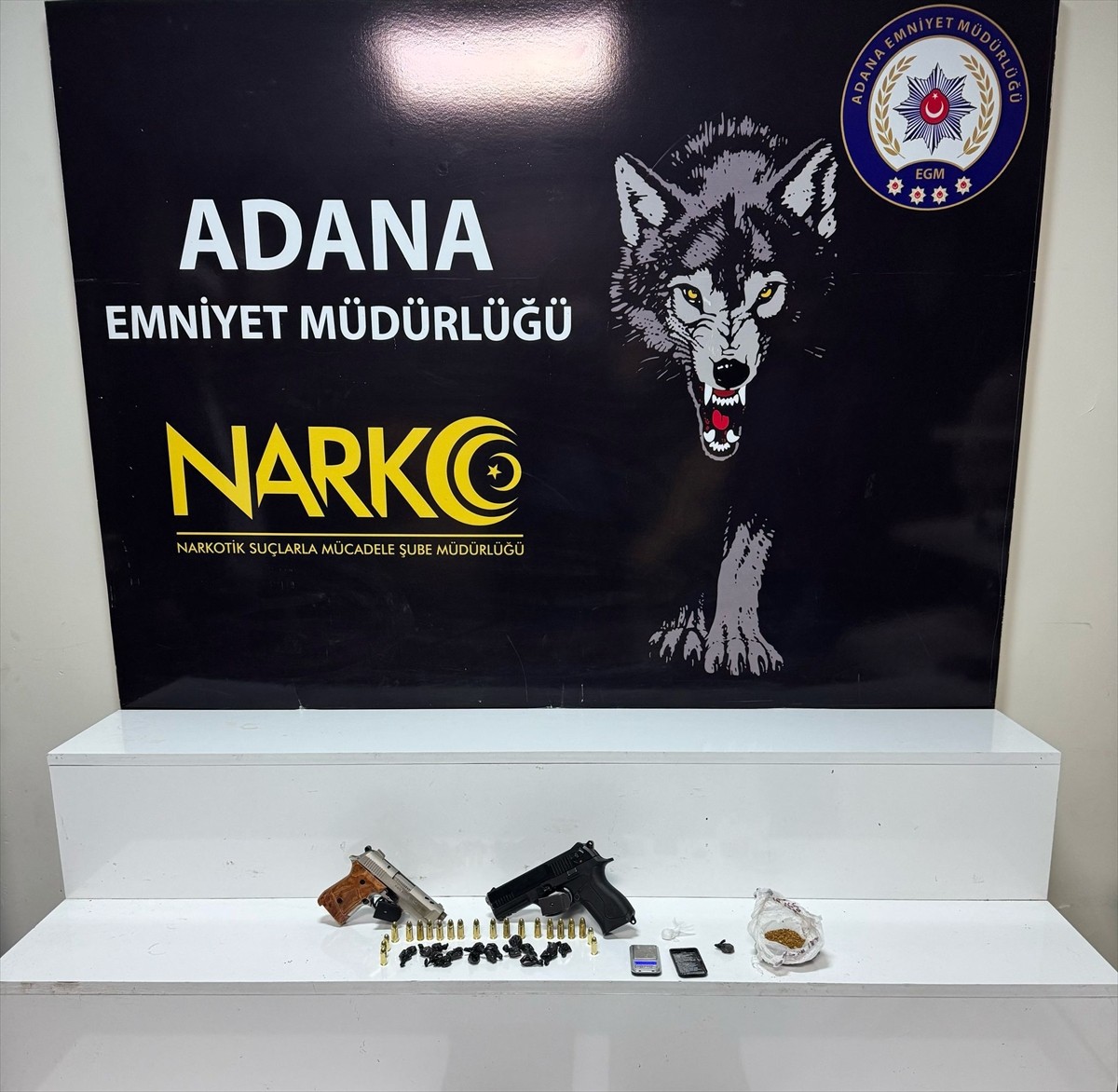 Adana'da uyuşturucu satıcılarına yönelik operasyonda yakalanan 6 zanlı tutuklandı. Adreslerde...