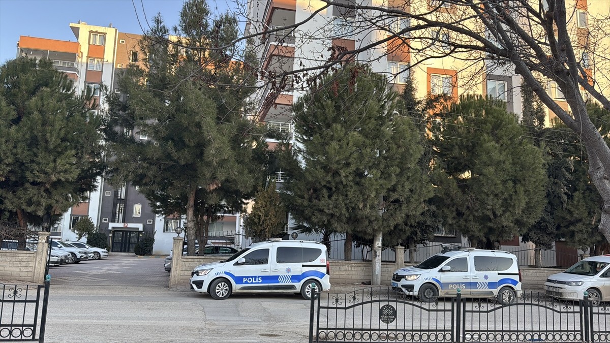 Adıyaman'da usulsüz sağlık raporu düzenledikleri iddiasıyla 33 şüpheli gözaltına alındı.