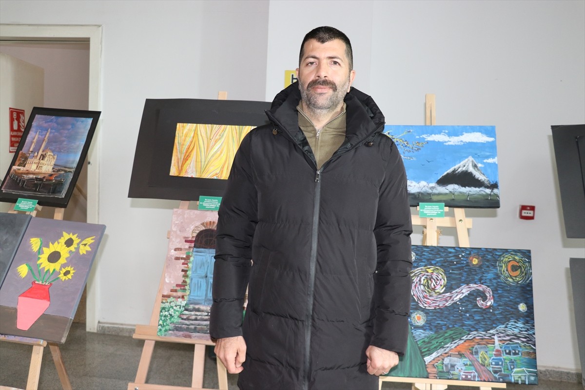 Ağrı'da Yeşilay Danışmanlık Merkezi'nde (YEDAM) tedavi gören bağımlı bireylerin çizdiği resimler...