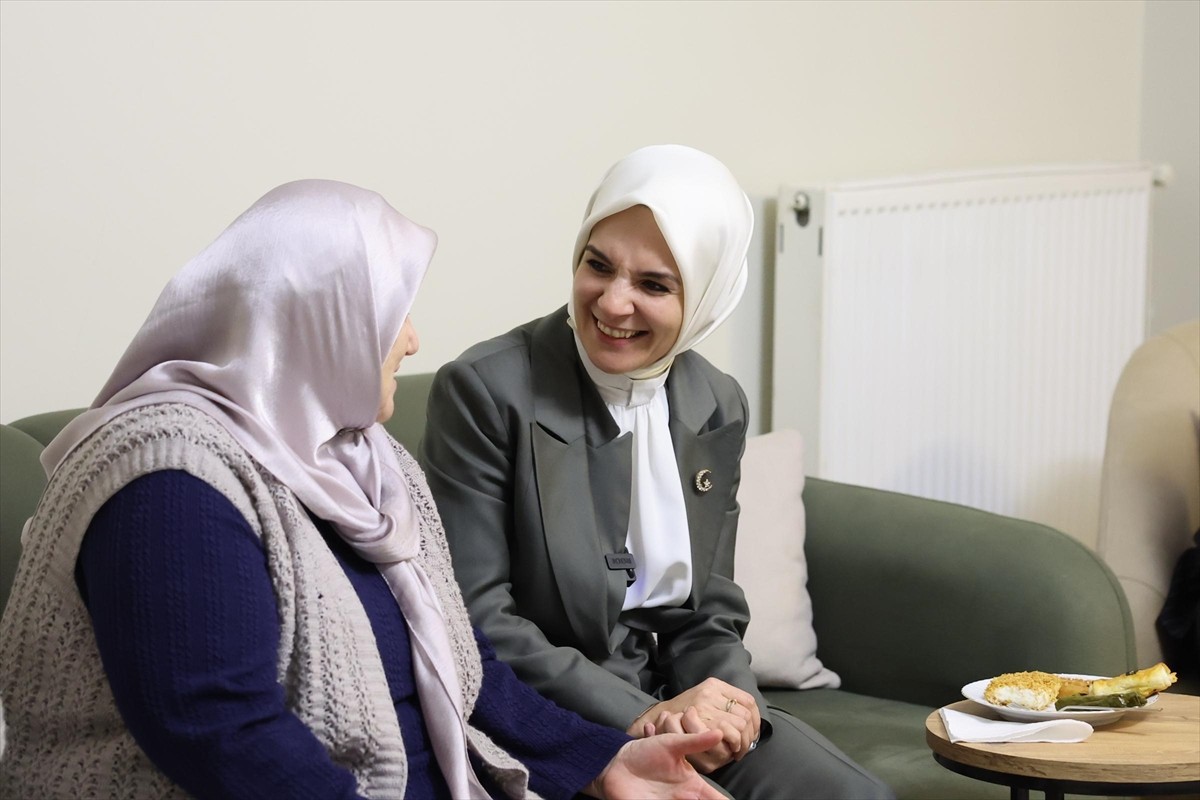 Aile ve Sosyal Hizmetler Bakanı Mahinur Özdemir Göktaş, 1980'de şehit olan Şükrü Nural'ın...