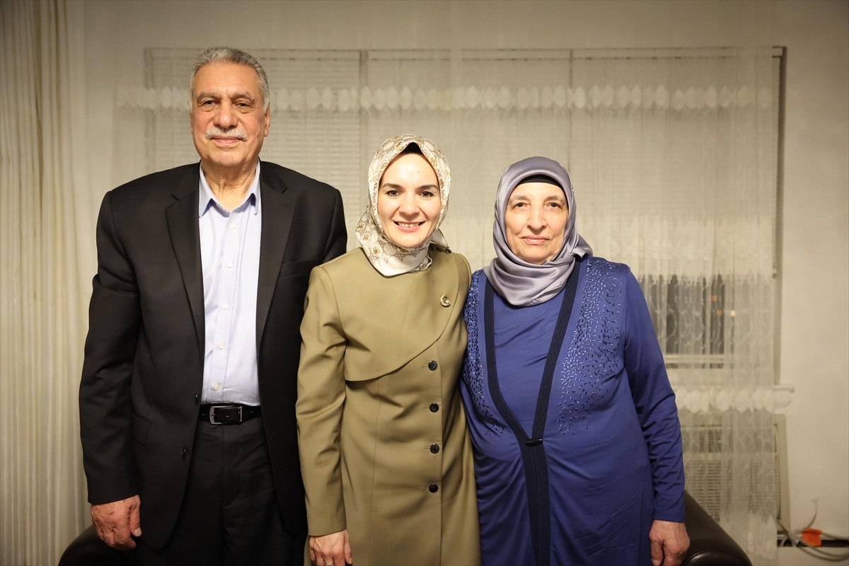 Aile ve Sosyal Hizmetler Bakanı Mahinur Özdemir Göktaş, 46 yıl önce ABD'ye yerleşen Karakaş...