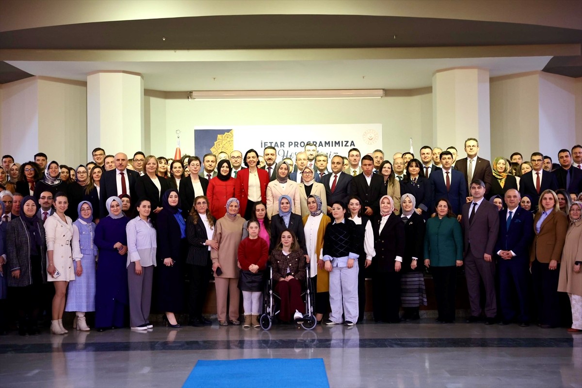 Aile ve Sosyal Hizmetler Bakanı Mahinur Özdemir Göktaş, Aile ve Sosyal Hizmetler Bakanlığı merkez...