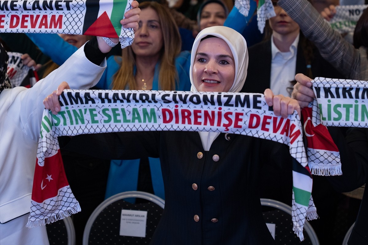 Aile ve Sosyal Hizmetler Bakanı Mahinur Özdemir Göktaş, HAK-İŞ Konfederasyonu tarafından...