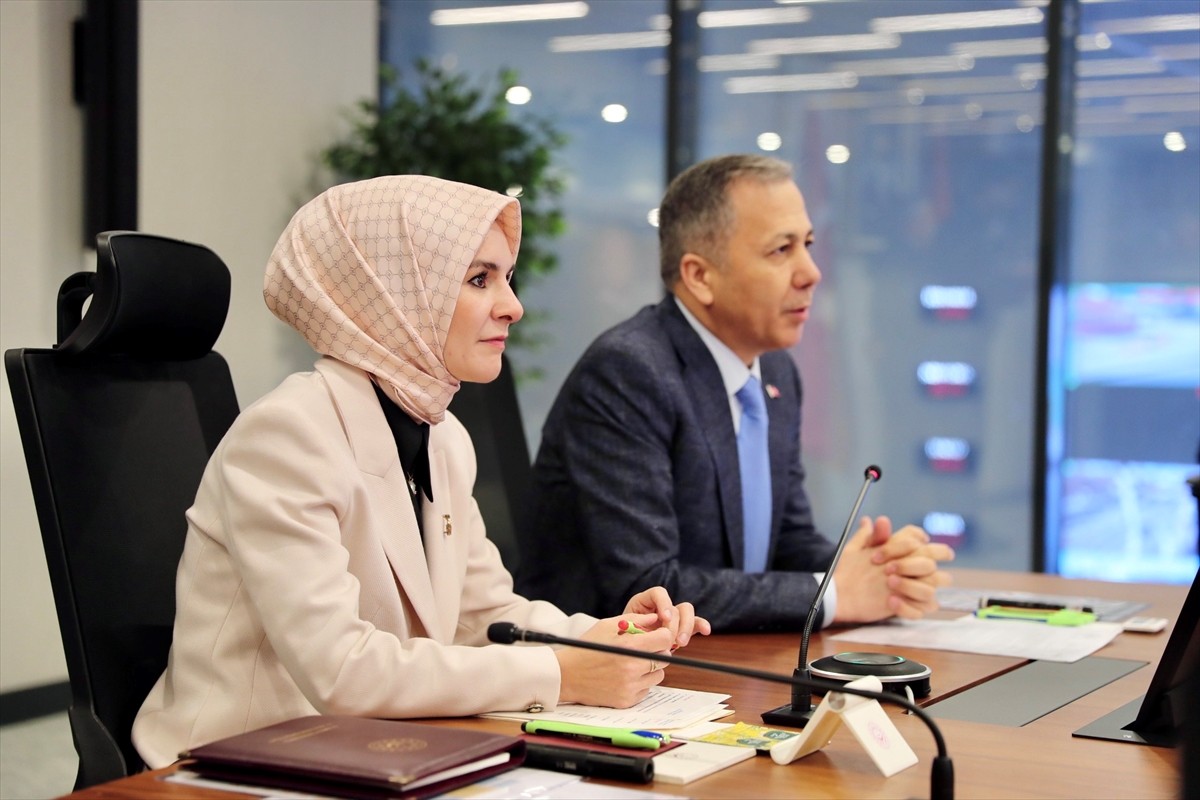 Aile ve Sosyal Hizmetler Bakanı Mahinur Özdemir Göktaş, İçişleri Bakanı Ali Yerlikaya ile İçişleri...