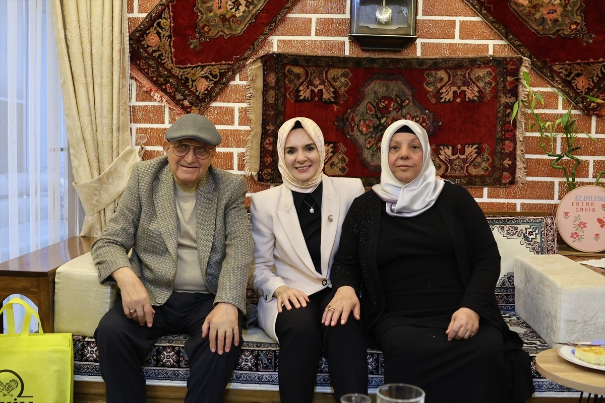 Aile ve Sosyal Hizmetler Bakanı Mahinur Özdemir Göktaş, Kırşehir'de katıldığı "Büyük Aile"...