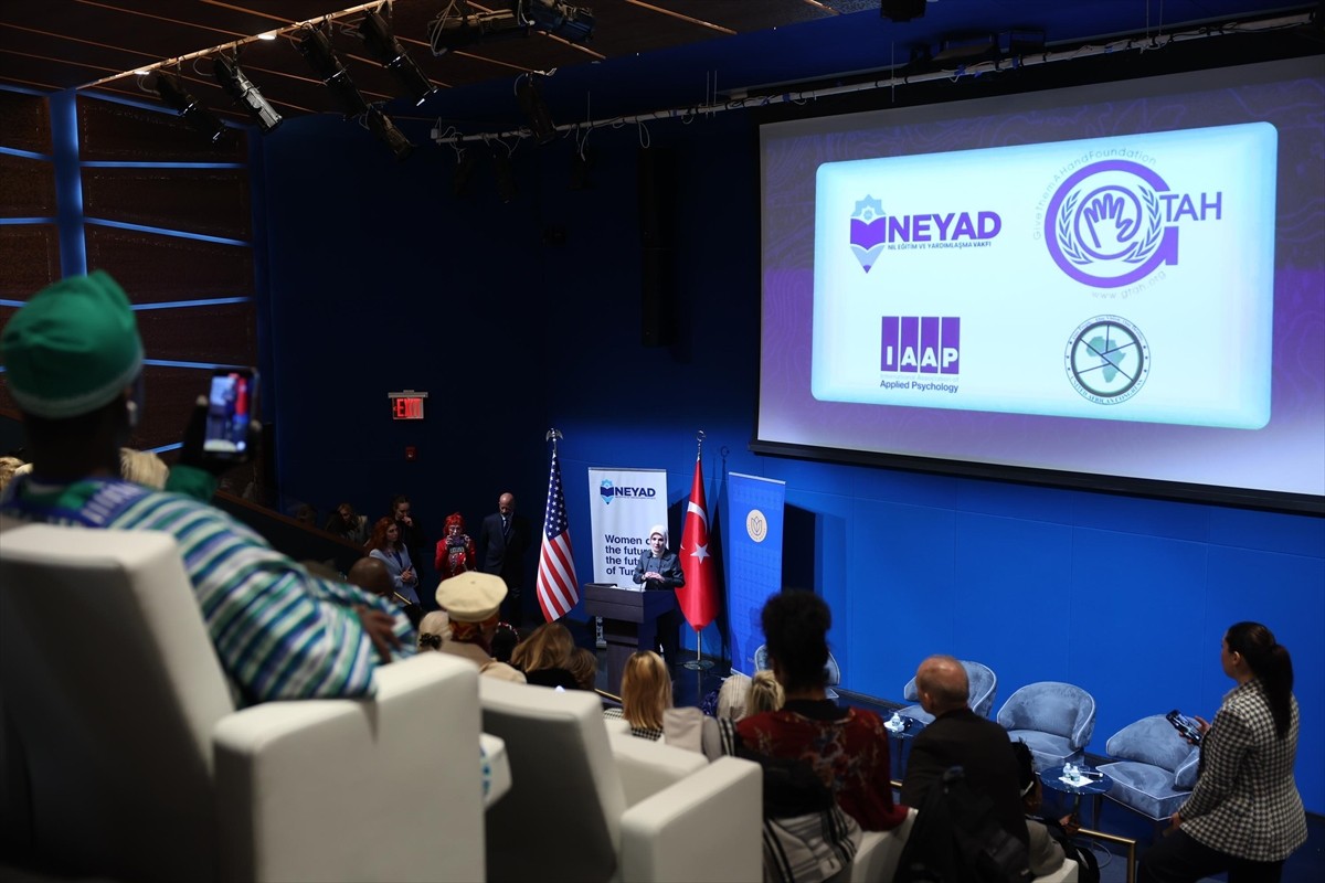 Aile ve Sosyal Hizmetler Bakanı Mahinur Özdemir Göktaş, Nil Eğitim ve Yardımlaşma Derneği (NEYAD)...