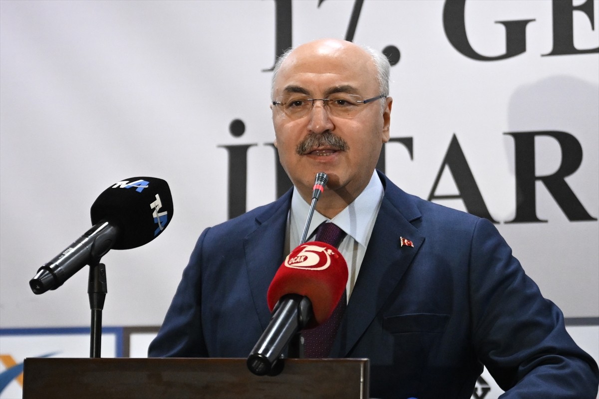 Aile ve Sosyal Hizmetler İl Müdürlüğünce verilen iftarda koruyucu aileler ve evlatları bir araya...