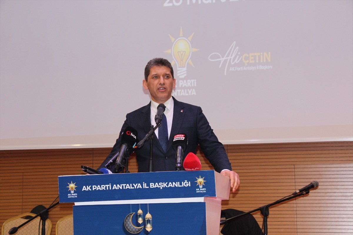 AK Parti Antalya İl Teşkilatı tarafından iftar programı düzenlendi. Mimar Sinan Kongre Merkezi'nde...