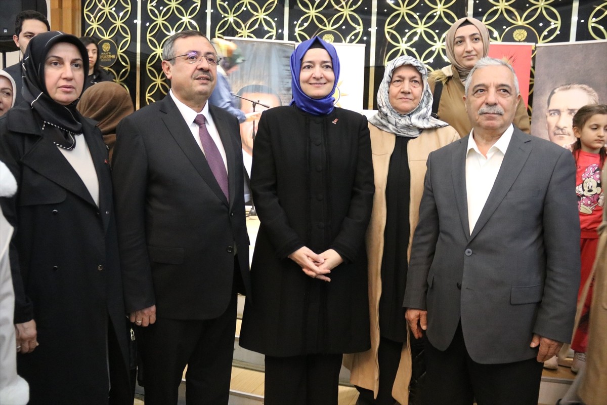 AK Parti Genel Başkan Yardımcısı Fatma Betül Sayan Kaya (sol 3), şehit aileleri, gaziler ve...