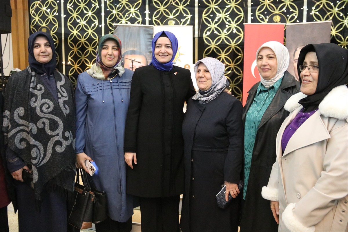 AK Parti Genel Başkan Yardımcısı Fatma Betül Sayan Kaya (sol 3), şehit aileleri, gaziler ve...