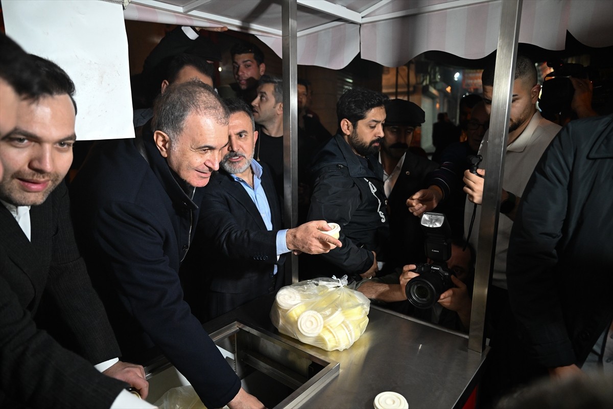 AK Parti Genel Başkan Yardımcısı ve Parti Sözcüsü Ömer Çelik, Adana'da partisinin Gençlik Kolları...