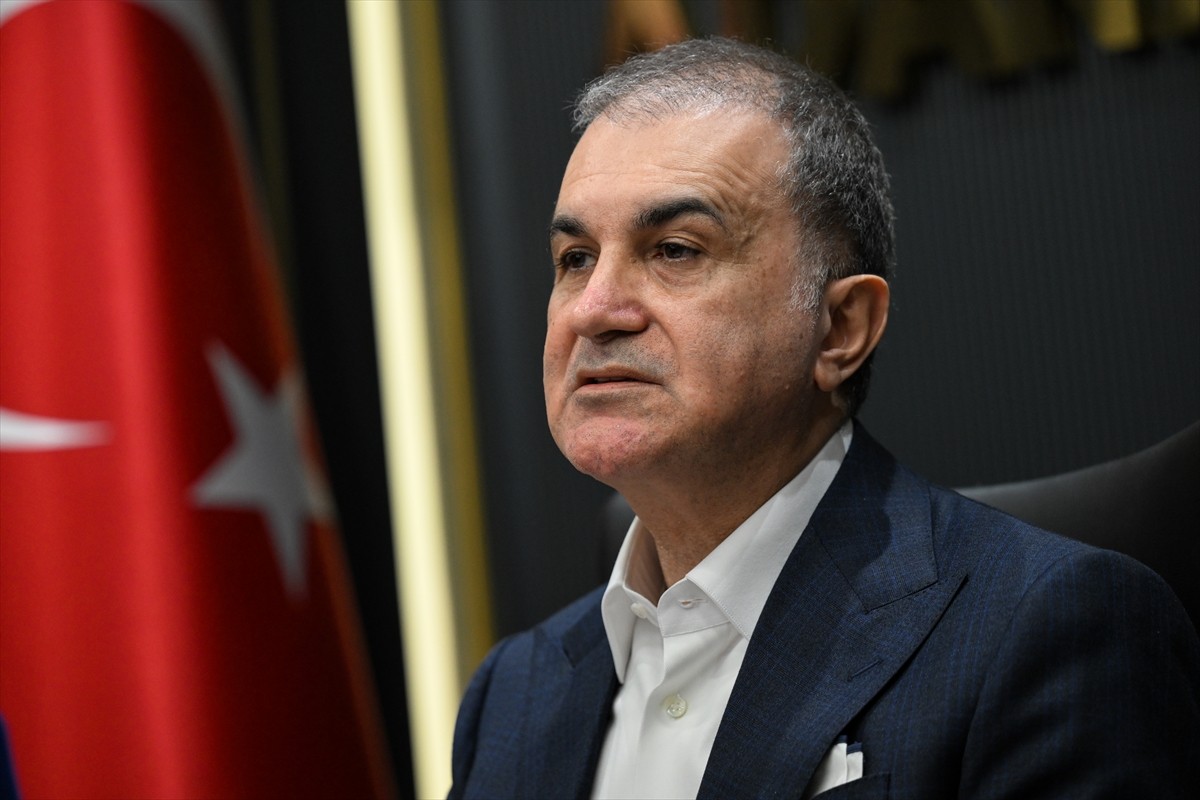 AK Parti Genel Başkan Yardımcısı ve Parti Sözcüsü Ömer Çelik, partisinin Adana İl Başkanlığı'nda...