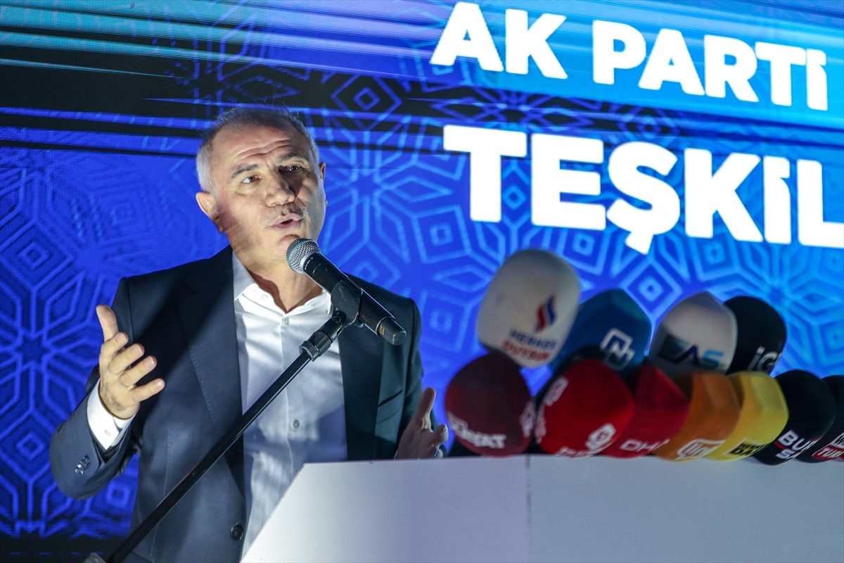 AK Parti Genel Başkanvekili Efkan Ala (fotoğrafta), Naim Süleymanoğlu Spor Kompleksi'nde...