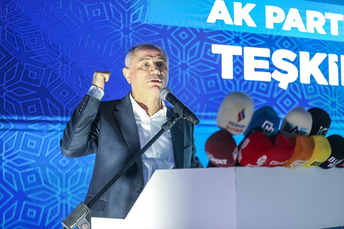 AK Parti Genel Başkanvekili Efkan Ala (fotoğrafta), Naim Süleymanoğlu Spor Kompleksi'nde...