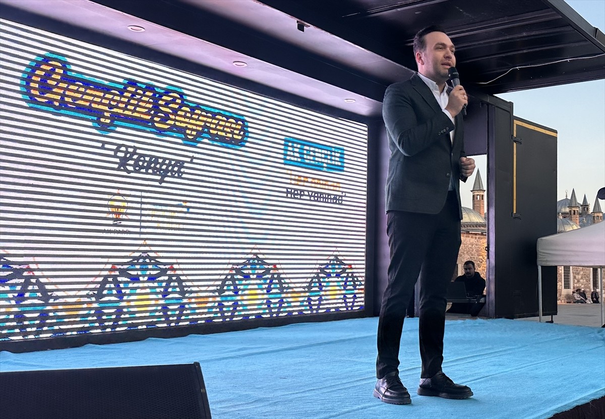 AK Parti Genel Merkez Gençlik Kolları Başkanı Yusuf İbiş, Mevlana Meydanı'nda düzenlenen "Gençlik...