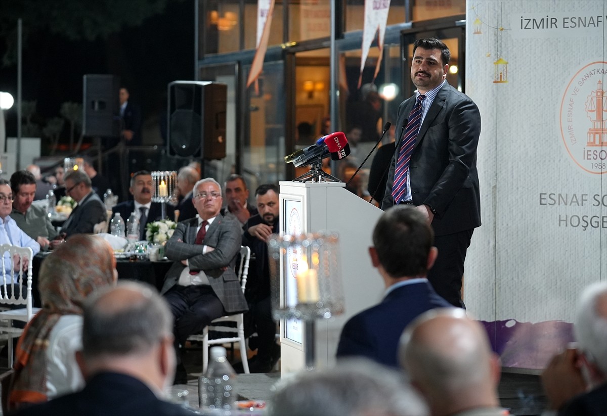 AK Parti Genel Sekreteri Eyyüp Kadir İnan, İzmir Esnaf ve Sanatkarlar Odaları Birliği (İESOB)...