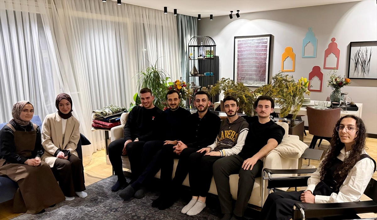 AK Parti İstanbul İl Başkanlığı, evinden uzakta olan üniversite öğrencilerini her hafta...