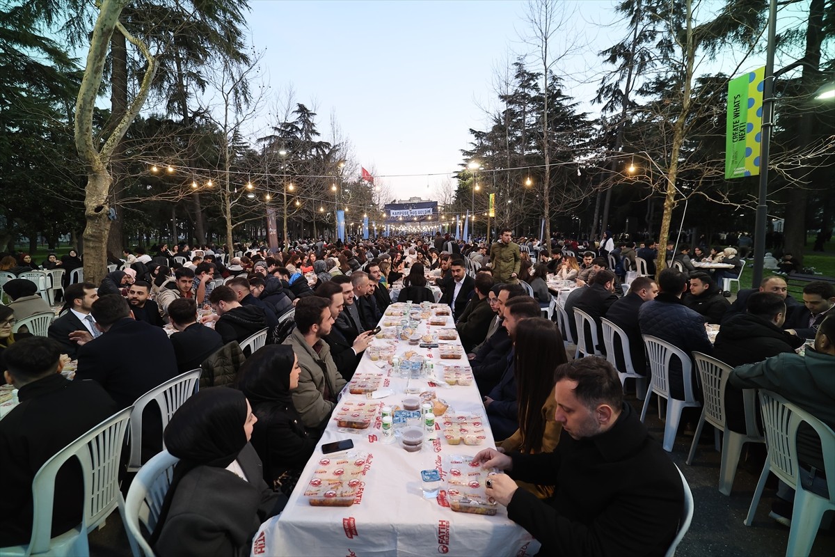 AK Parti İstanbul İl Gençlik Kolları Üniversiteler Birimince İstanbul Üniversitesi'nde "Geleneksel...