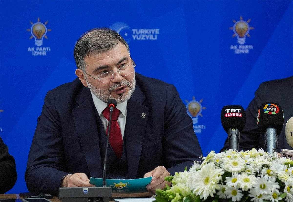 AK Parti İzmir İl Başkanı Bilal Saygılı, AK Parti İl Başkanlığı'nda düzenlenen toplantıda konuştu....