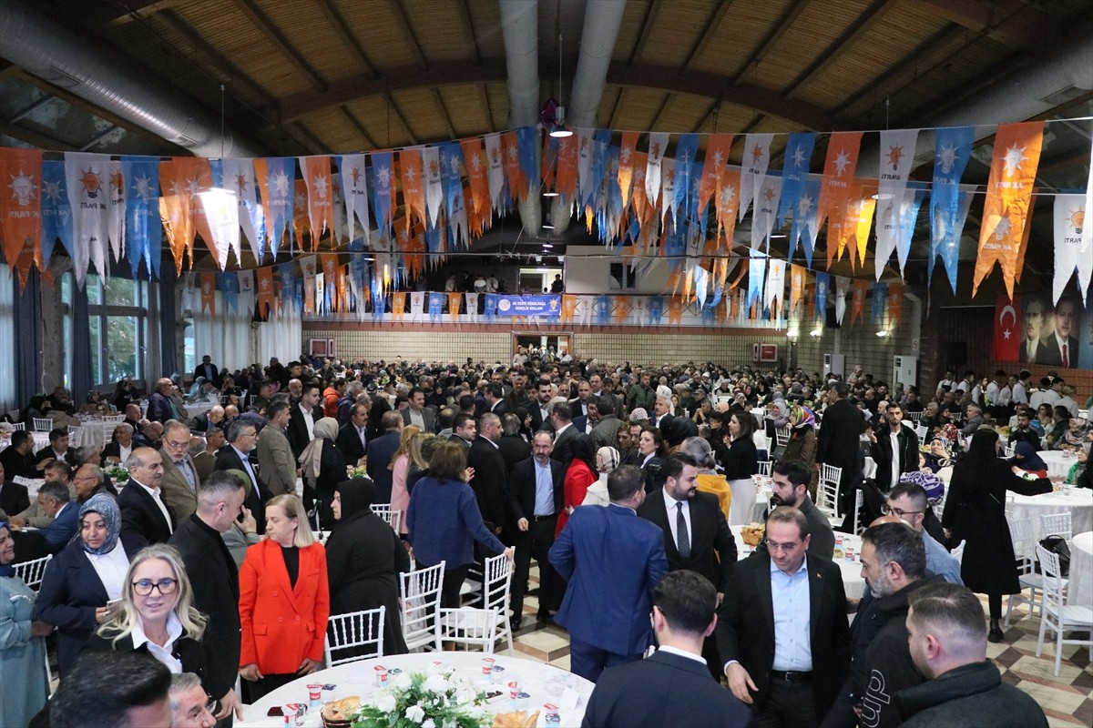 AK Parti Kemalpaşa İlçe Başkanlığı tarafından Dere Mesire Alanı'nda iftar programı düzenlendi....