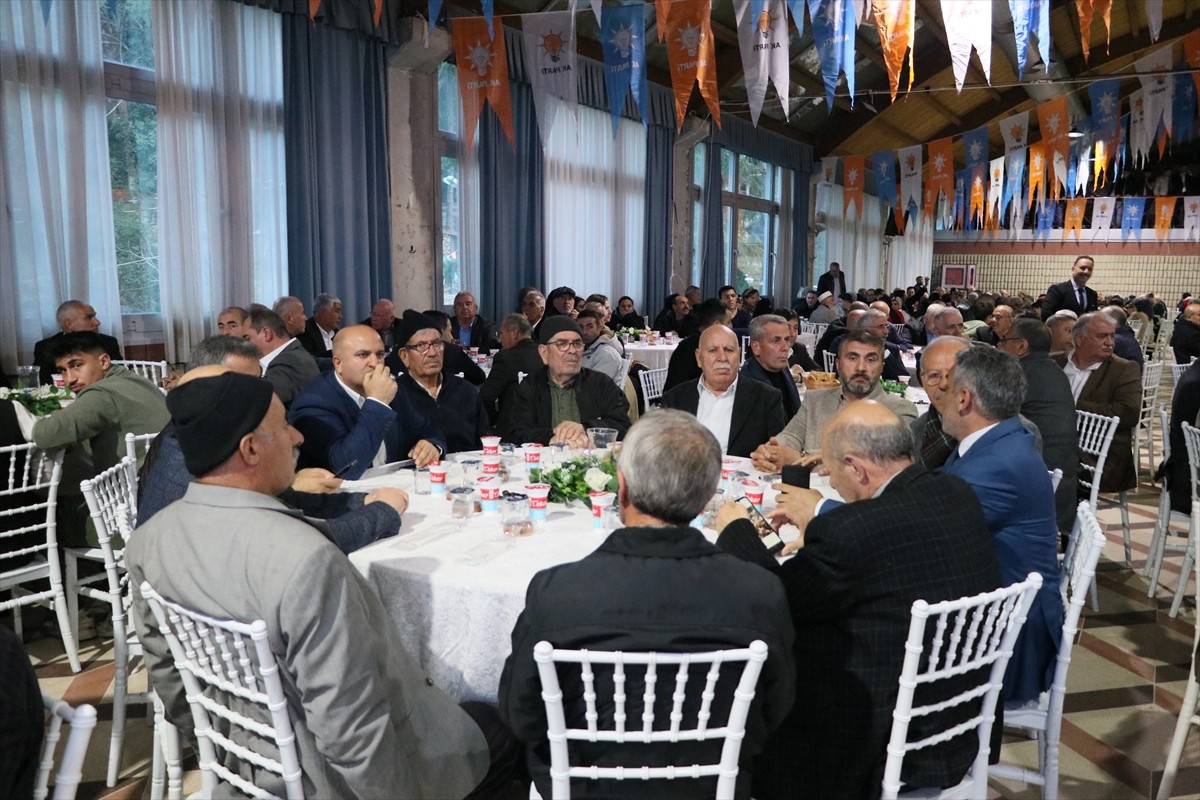 AK Parti Kemalpaşa İlçe Başkanlığı tarafından Dere Mesire Alanı'nda iftar programı düzenlendi....