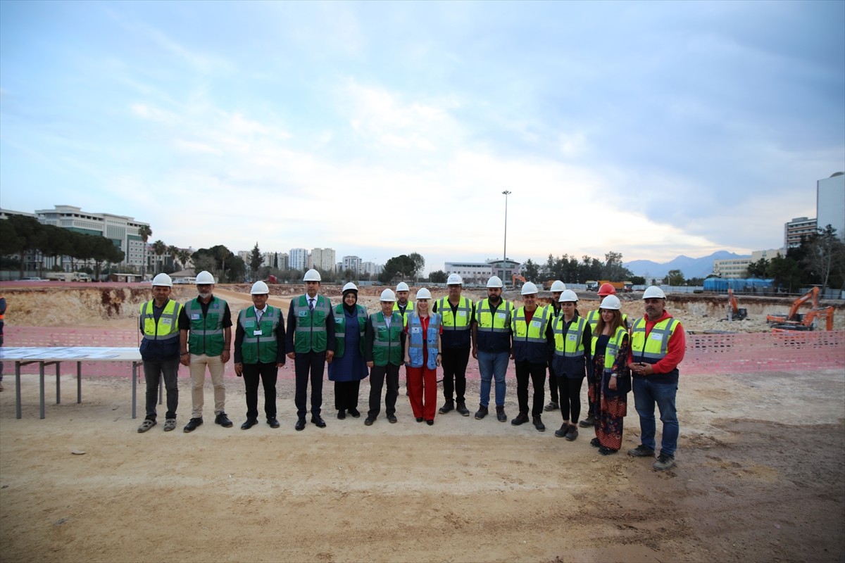 Akdeniz Üniversitesi Rektörü Prof. Dr. Özlenen Özkan, gazetecilere, Akdeniz Üniversitesi...