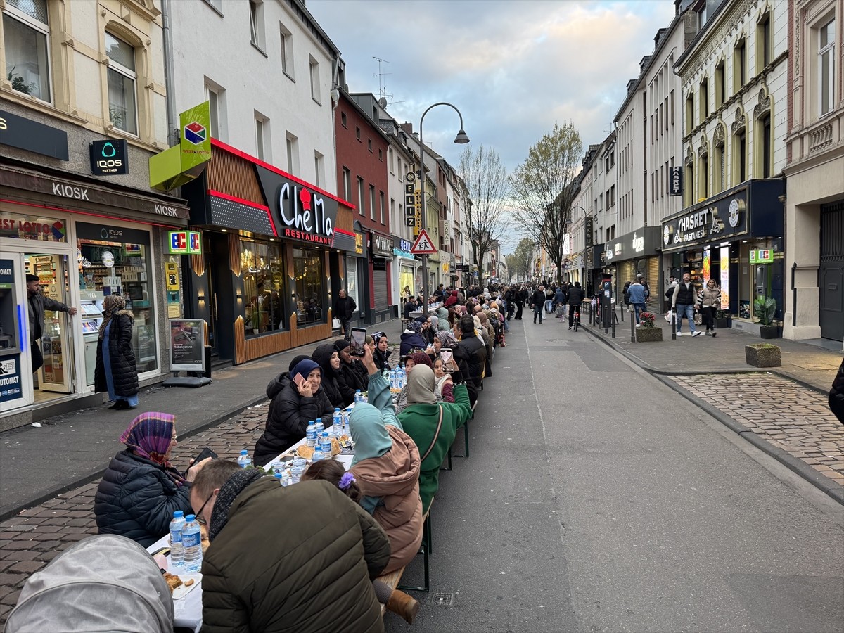 Almanya'nın Köln kentinde Türklerin yoğun olarak yaşadığı, "Küçük İstanbul" olarak bilinen Keup...