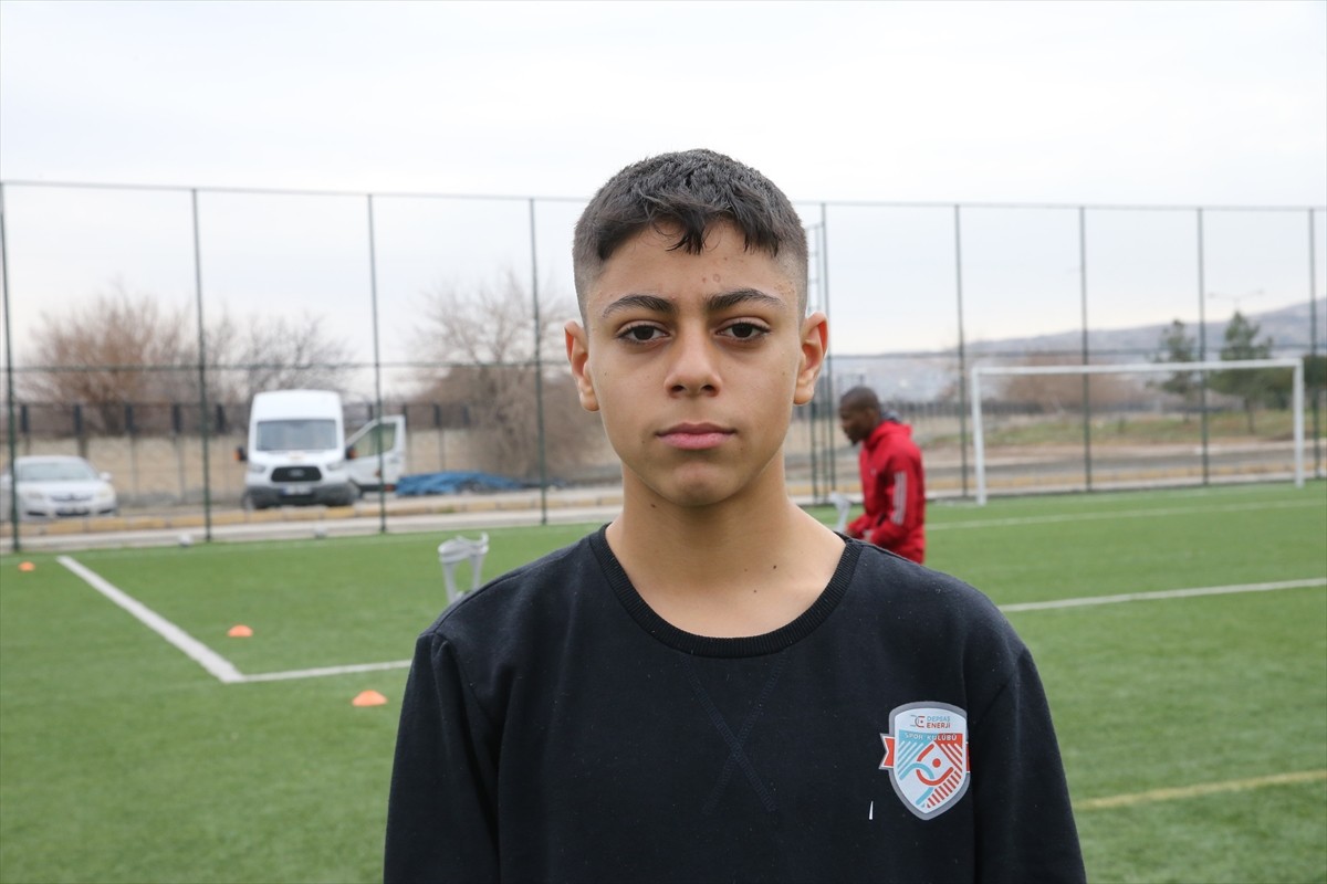 Ampute Futbol Süper Ligi'nde mücadele eden Şanlıurfa ekibi DEPSAŞ Enerji'nin 13 yaşındaki kalecisi...