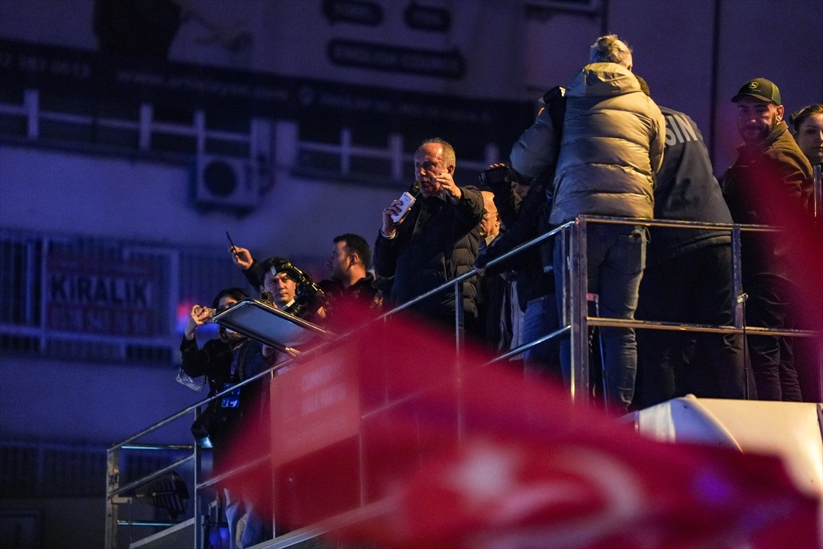 Ankara'da, İstanbul Büyükşehir Belediyesine (İBB) yönelik yolsuzluk ve terör soruşturmasını...