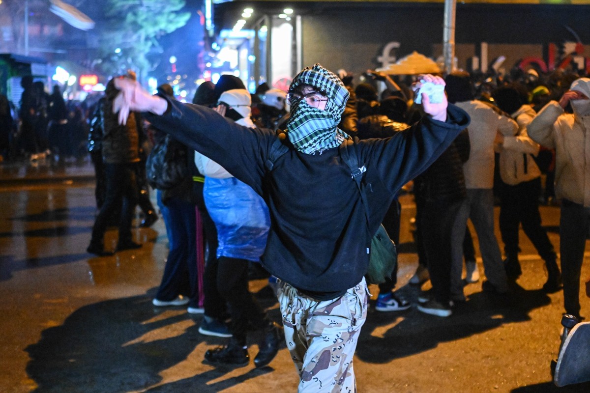 Ankara'da, İstanbul Büyükşehir Belediyesine (İBB) yönelik yolsuzluk ve terör soruşturmasını...