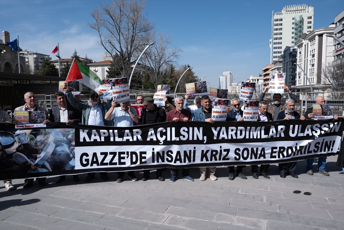 Ankara Filistin Dayanışma Platformu (ANFİDAP) üyeleri, Refah Sınır Kapısı'nın açılmamasına tepki...