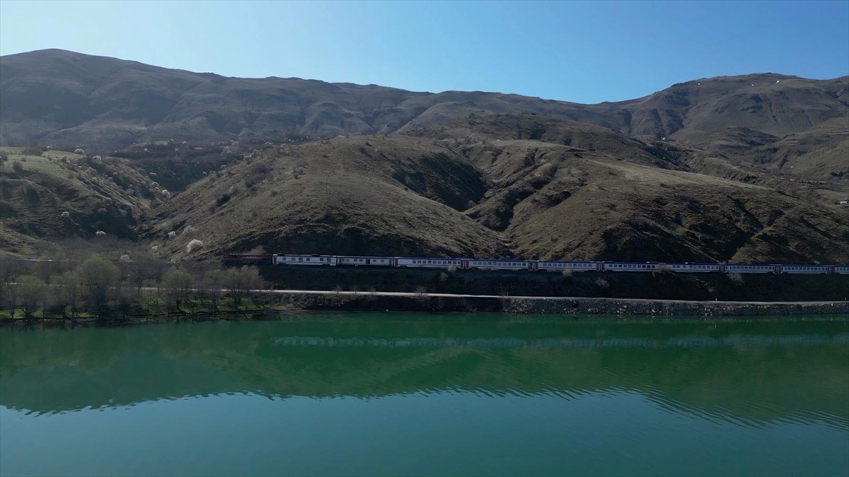 Ankara ile Diyarbakır arasında turizm amaçlı işletilecek Turistik Diyarbakır Ekspresi, yeni...
