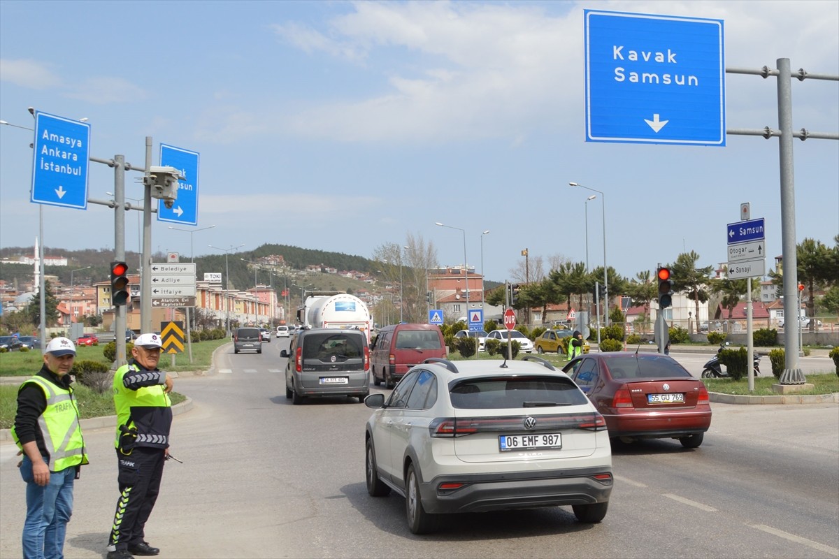 Ankara-Samsun kara yolunda 9 günlük Ramazan Bayramı tatilinin başlamasıyla yoğunluk...