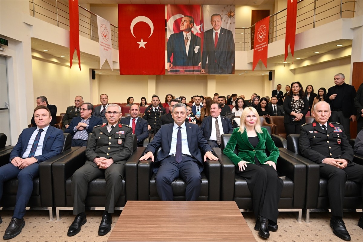 Antalya'da 18 Mart Şehitleri Anma Günü ve Çanakkale Deniz Zaferi'nin 110. yıl dönümü anma...