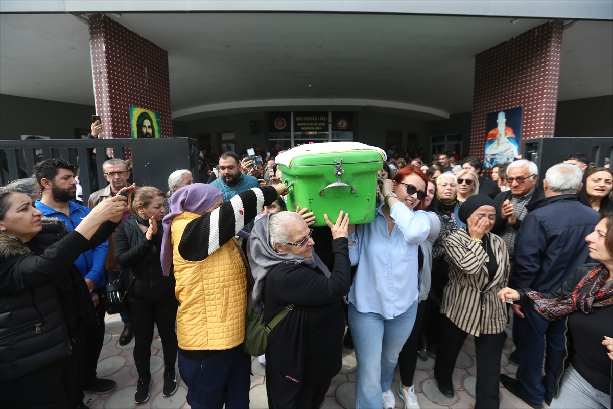 Antalya'da 2 ay önce evlendiği meslektaşı tarafından öldürülen kadın hemşirenin cenazesi, Hatay'ın...