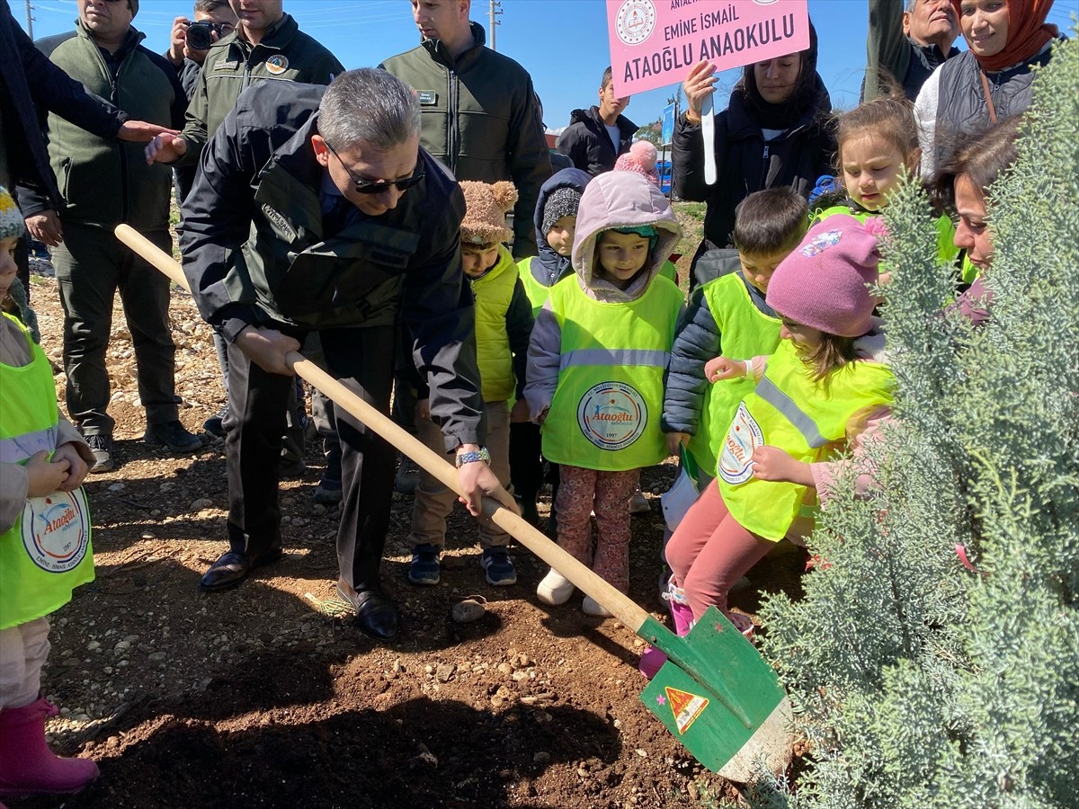 Antalya'da 21 Mart Dünya Ormancılık Günü ve Orman Haftası dolayısıyla fidan dikim etkinlikleri...