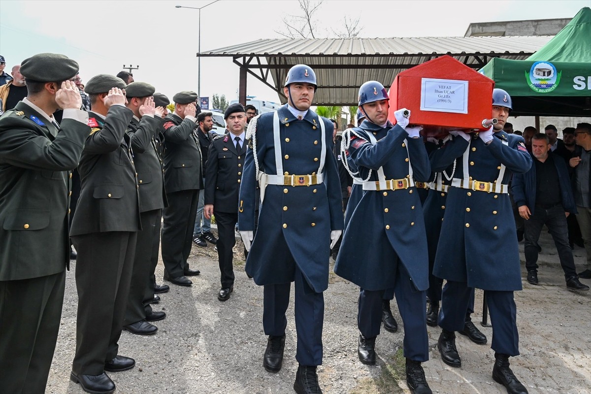 Antalya'da 53 yaşında hayatını kaybeden gazi İlhan Uçar, düzenlenen törenle son yolculuğuna...