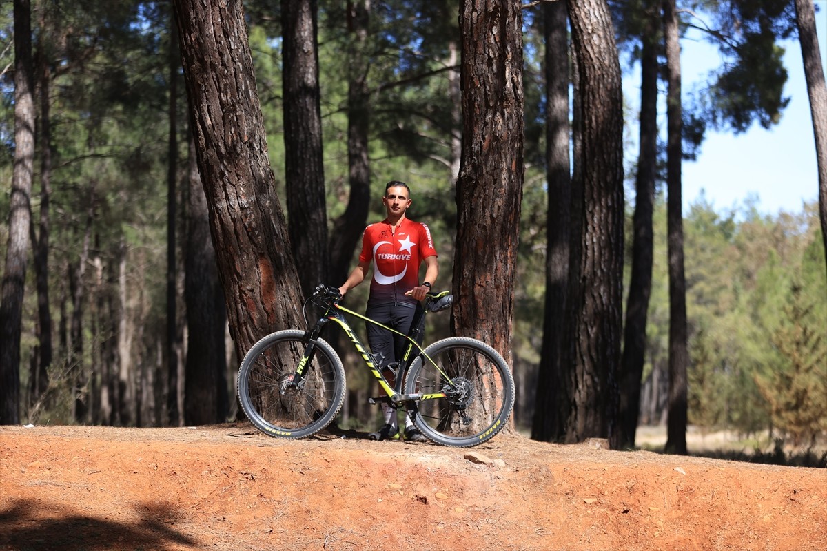 Antalya'da bisiklet sürerek ve sağlıklı beslenmeyle 60 kilo zayıfladıktan sonra dağ bisikleti...