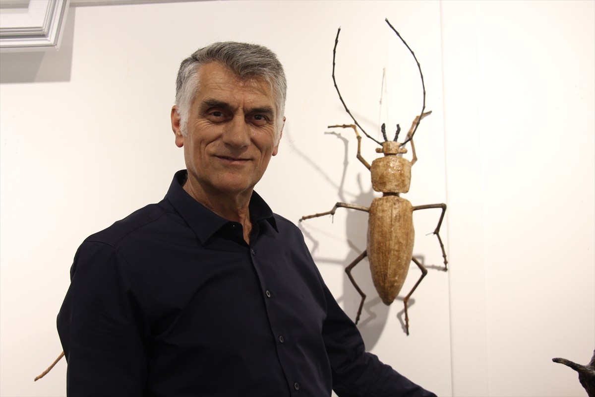 Antalya'da "Çevreye Dost Heykeller" sergisi sanatseverlerle buluşturuldu. Kağıt hamuru sanatçısı...