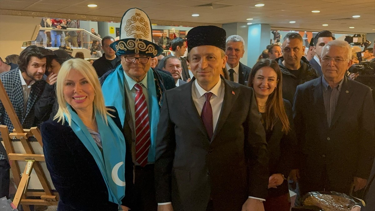 Antalya'nın fethinin 818. yılı anısına fetih sergisi açıldı.  Atatürk Kültür Merkezi'nde açılan...