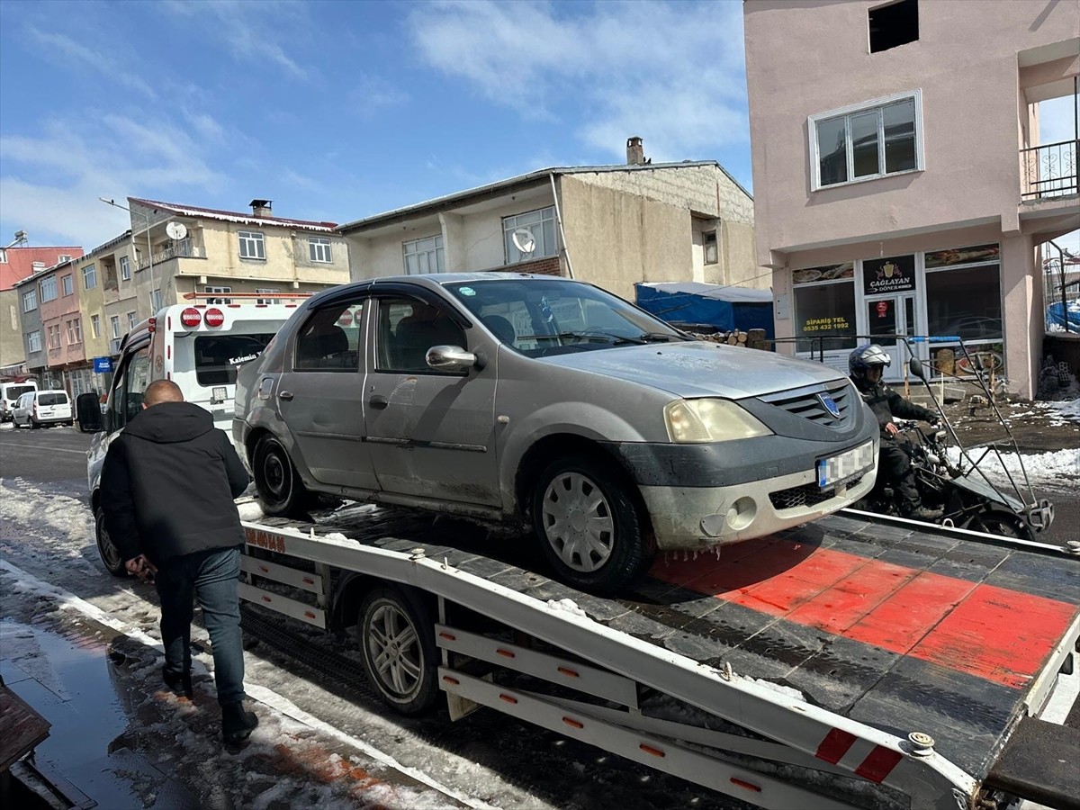 Ardahan'ın Hanak ilçesinde korsan taşımacılık yapan ehliyetsiz sürücüye 27 bin 944 lira ceza...